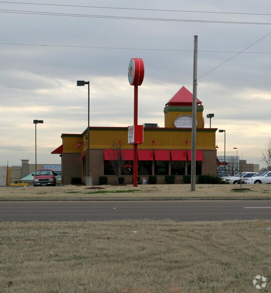Primary Photo Of 215 Goodman Rd W, Southaven Restaurant For Sale