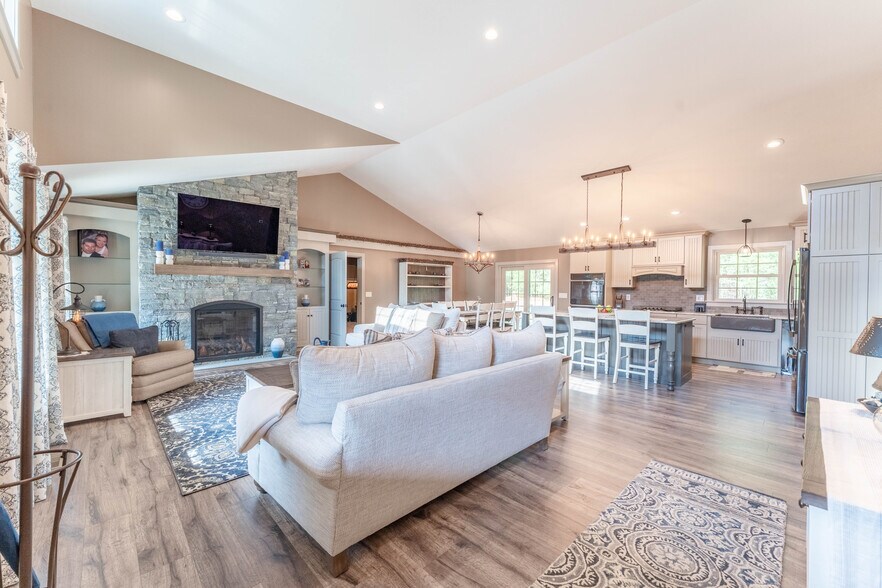 More Photos Of 110 Wauregan Rd, Canterbury Flex For Sale