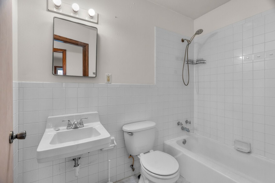 More Photos Of 1010 Lafond Ave, Saint Paul Apartments For Sale