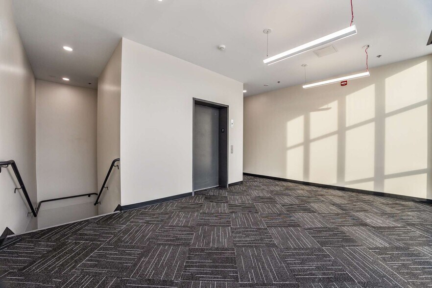 More Photos Of 14 Sioux Rd, Sherwood Park Storefront Retail Office For Lease