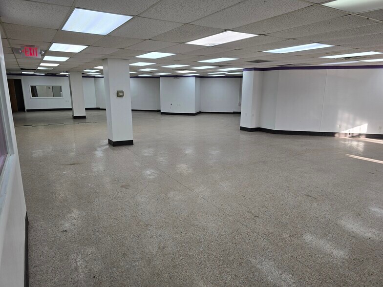 More Photos Of 157 Concord Plaza Shopping Ctr, Saint Louis General Retail For Lease