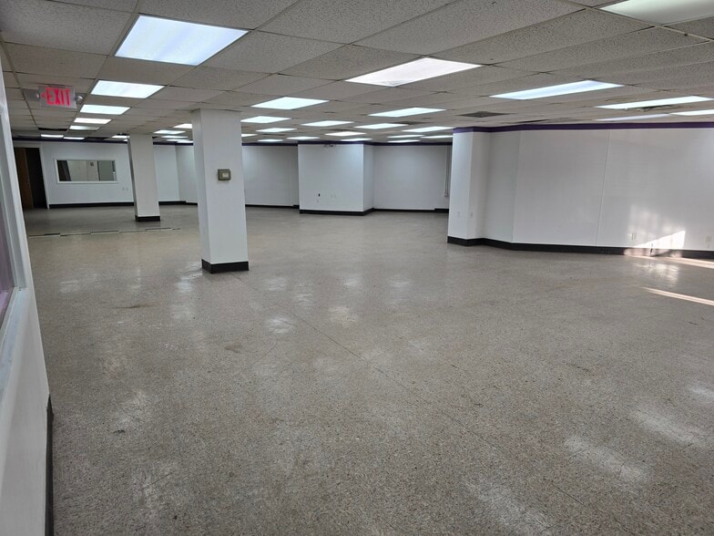 More Photos Of 91-195 Concord Plz, Saint Louis General Retail For Lease