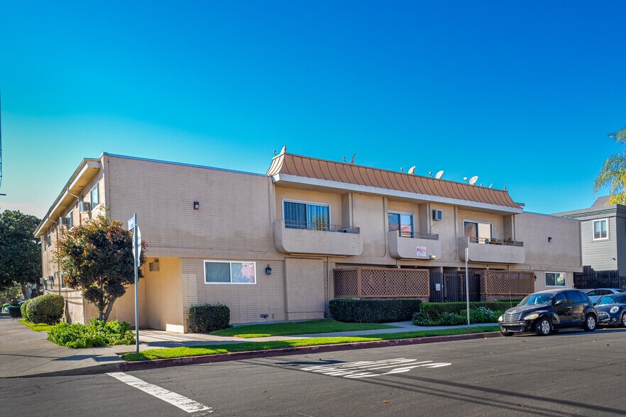 More Photos Of 1755 Granville Ave, Los Angeles Apartments For Sale