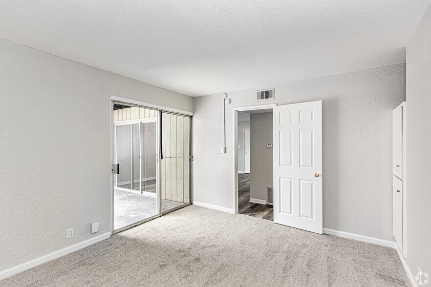 More Photos Of 2350 Ridge Ct, Lawrence Apartments For Sale