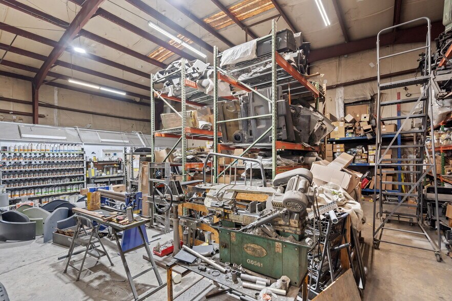 More Photos Of 4704 N College Rd, Castle Hayne Warehouse For Lease