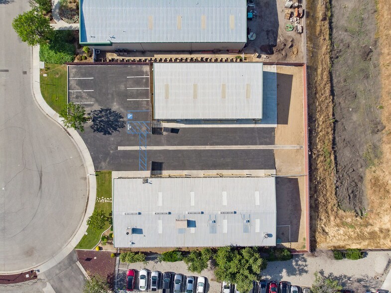 More Photos Of 138 Coremark Ct, Bakersfield Service For Lease