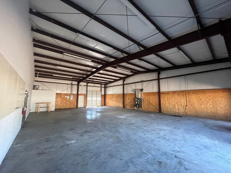 More Photos Of 474 Hampshire Dr, Gaffney Showroom For Lease