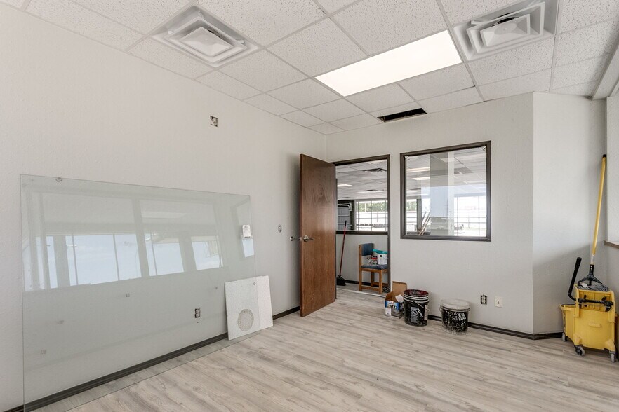 More Photos Of 3500 NW 39th St, Oklahoma City Office For Sale