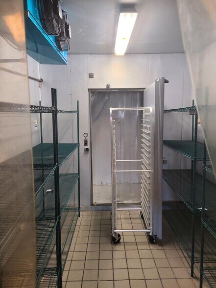 More Photos Of 2590 Hylan Blvd, Staten Island Unknown For Lease