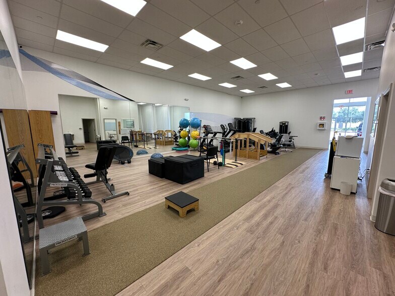 More Photos Of 7910 W Grand Parkway S, Richmond Storefront Retail Office For Lease