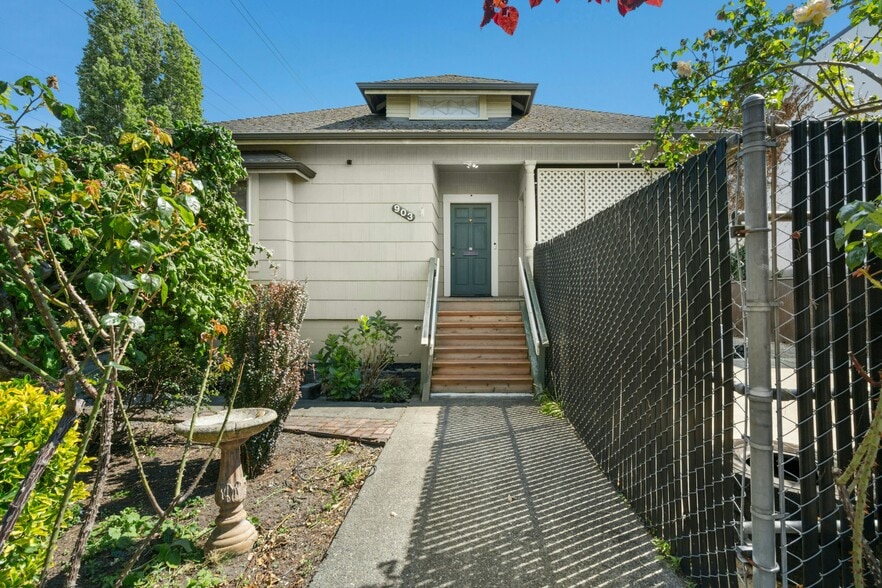 More Photos Of 903 NW 50th St, Seattle Flex For Sale