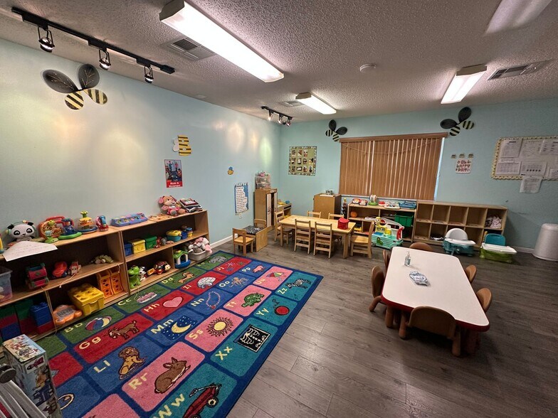 More Photos Of 90 S Doverplum Ave, Kissimmee Schools For Lease