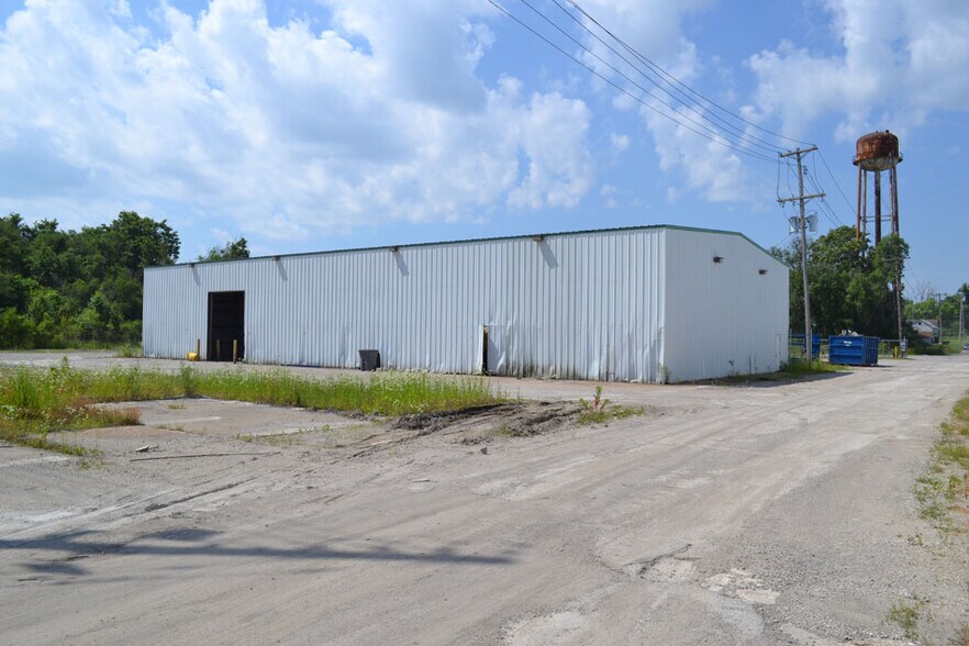 More Photos Of 2701 Converse Ave, East Saint Louis Manufacturing For Lease