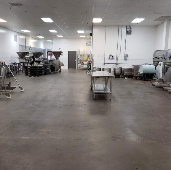 More Photos Of 13294 Ralston Ave, Sylmar Warehouse For Sale