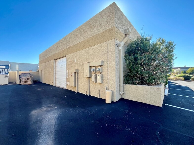 More Photos Of 7730 E Redfield Rd, Scottsdale Warehouse For Lease