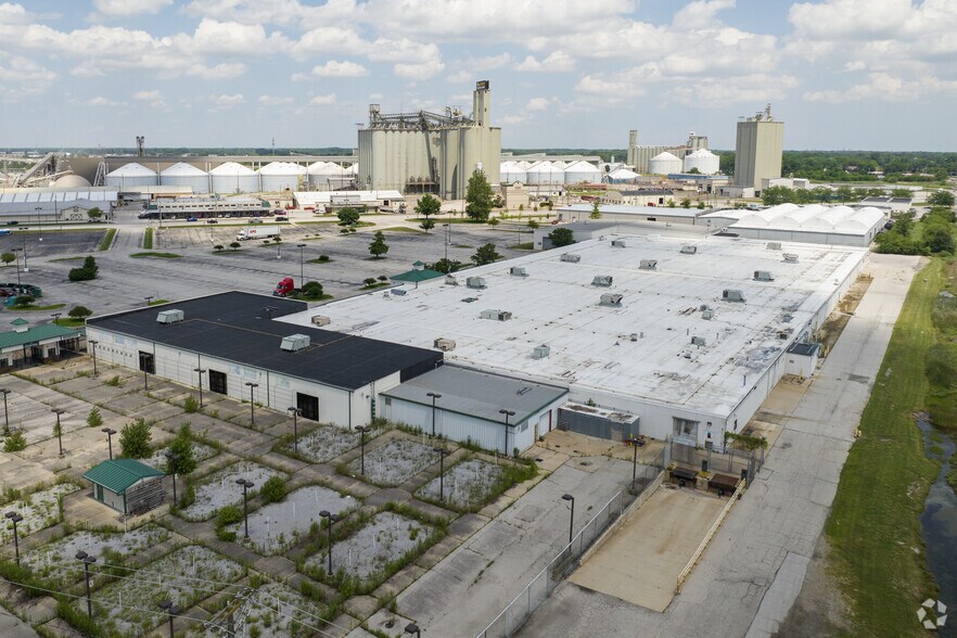 More Photos Of 530 Illinois Ave, Maumee Freestanding For Sale