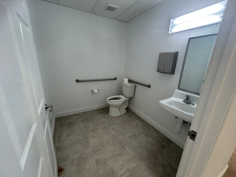 More Photos Of 17051 Jean St, Fort Myers Unknown For Lease