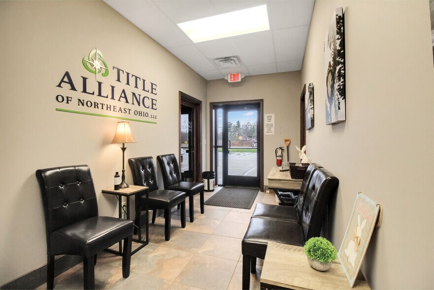 More Photos Of 2425 Medina Rd, Medina Office For Lease