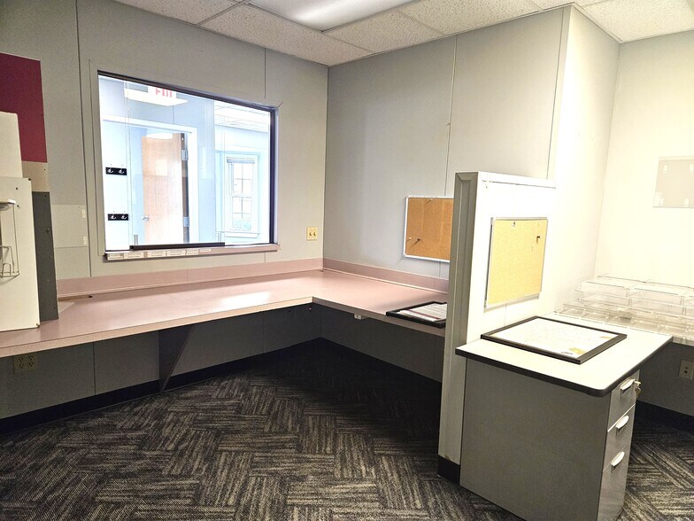 More Photos Of 4700 Mcleod Dr E, Saginaw Medical For Lease