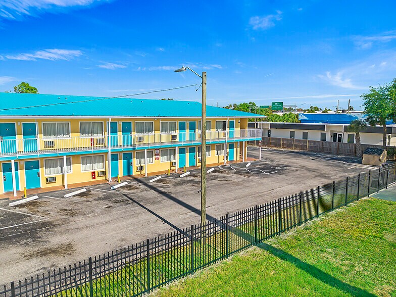 More Photos Of 4600 34th St S, Saint Petersburg Hotel For Sale