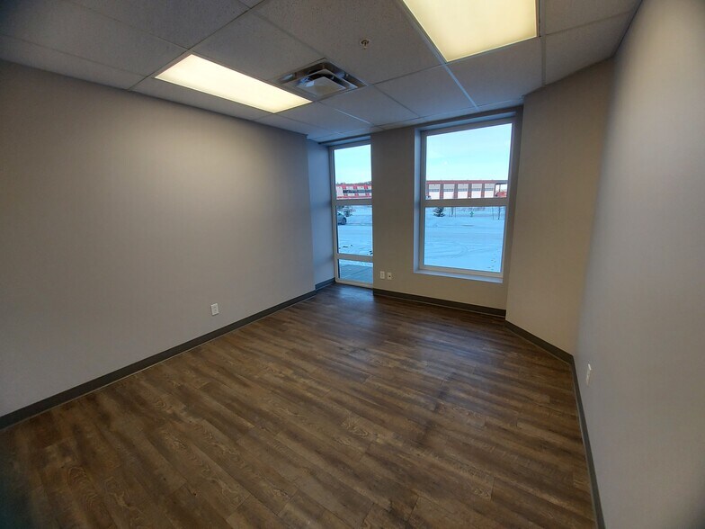 More Photos Of 106 Queensland Cres Bay #150, Red Deer County Light Distribution For Lease