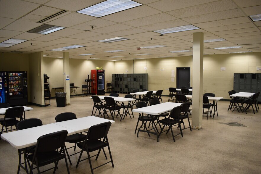 More Photos Of 903 Fontaine Rd, Phenix City Warehouse For Lease