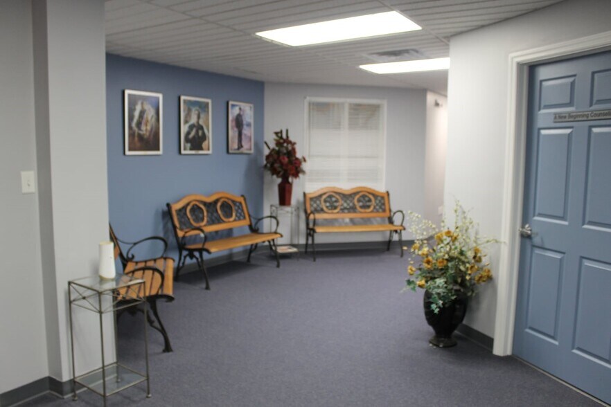 More Photos Of 220 S Main St, Butler Medical For Lease