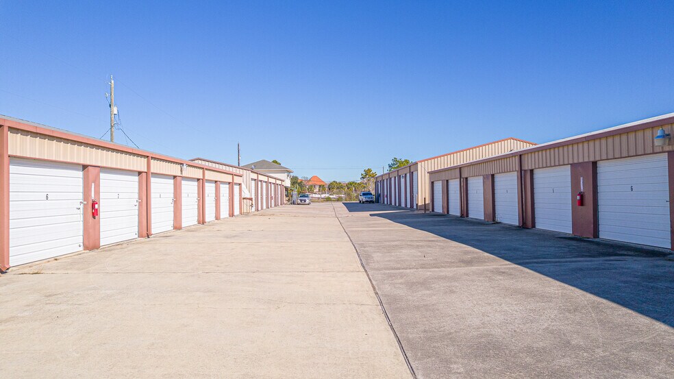 More Photos Of 207 27th St, San Leon Self Storage For Sale