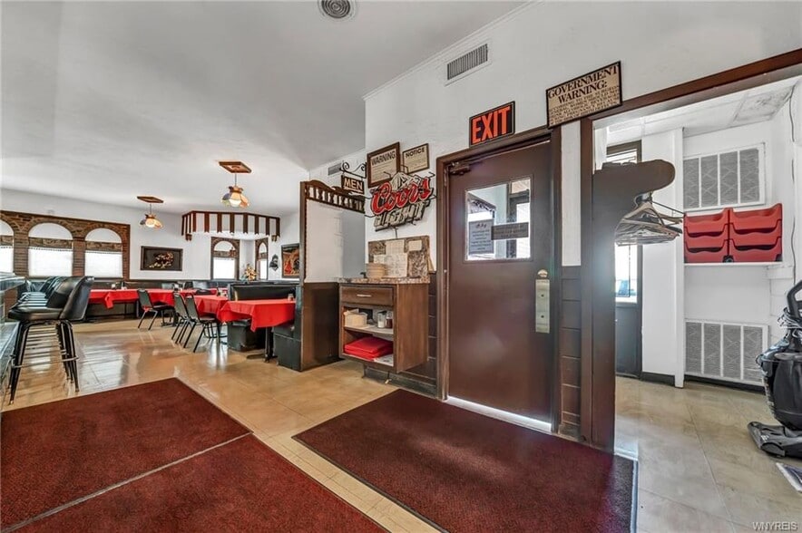 More Photos Of 3019 Pine Ave, Niagara Falls Restaurant For Sale