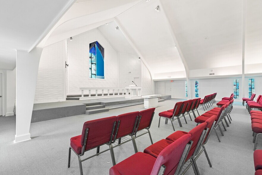 More Photos Of 200 Carr Ln, Duncanville Religious Facility For Lease