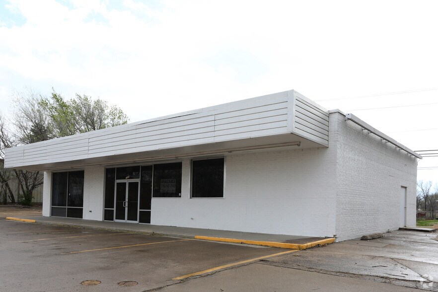 More Photos Of 1224 S Kansas Ave, Topeka Freestanding For Lease