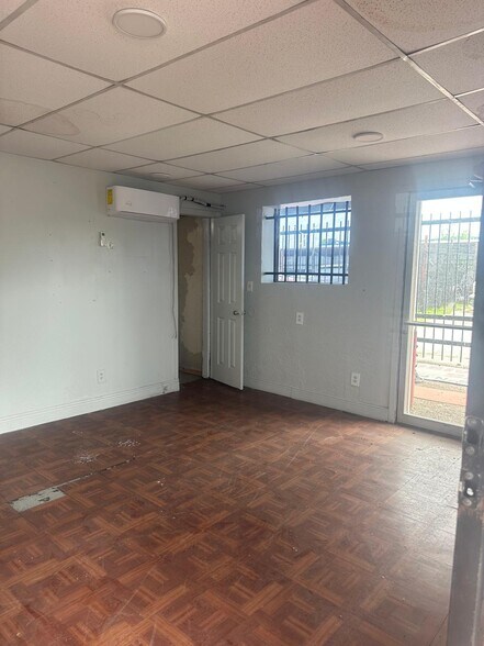More Photos Of 5454 N Shepherd Dr, Houston Auto Salvage Facility For Lease
