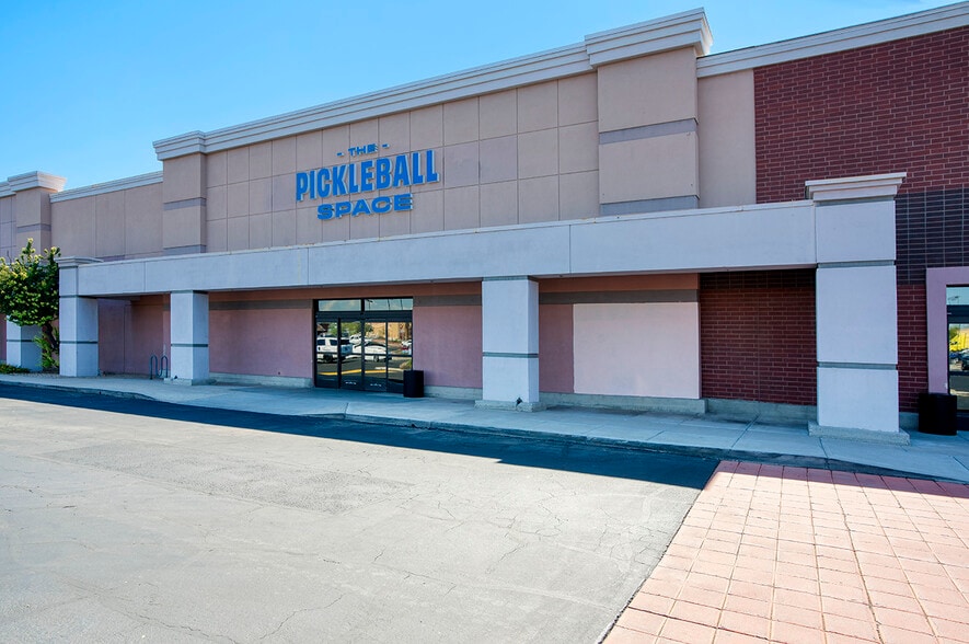 More Photos Of 5665 W Bell Rd, Glendale Department Store For Sale