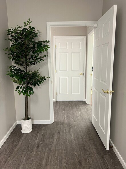 More Photos Of 8605 N Dixie Dr, Dayton Office For Lease