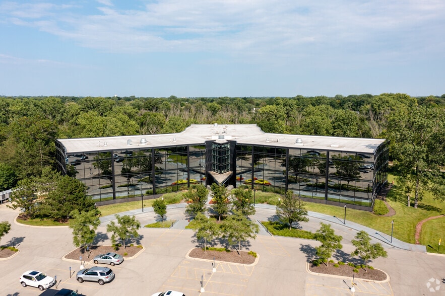 More Photos Of 2333 Waukegan Rd, Bannockburn Unknown For Lease