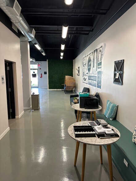 More Photos Of 303 N 2nd St, St Charles Office For Lease