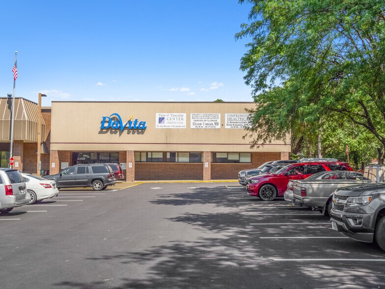 More Photos Of 1001 Court St, Pekin General Retail For Sale