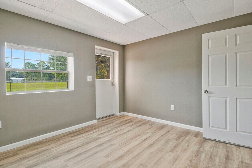 More Photos Of 6317-6327 Dogwood Dr, Milton Service For Lease