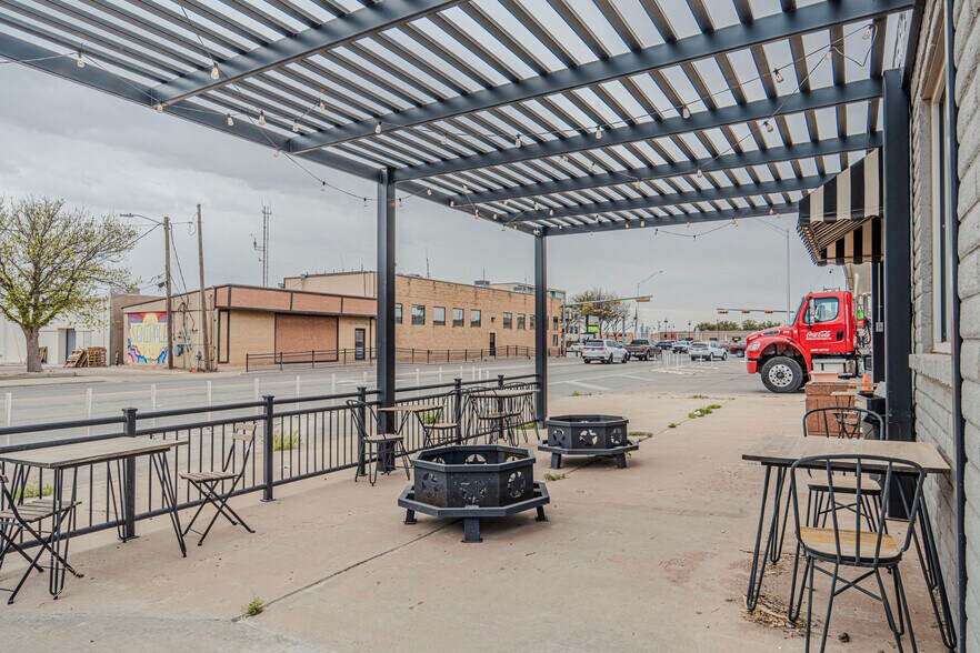 More Photos Of 109 N Main St, Seminole Restaurant For Sale