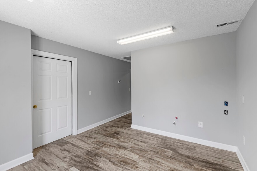 More Photos Of 3484-3490 Cameron Dr, Sanford Unknown For Lease