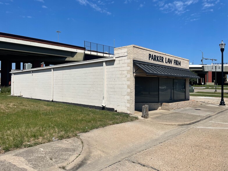 More Photos Of 1012 S Elm St, Carrollton Office For Sale