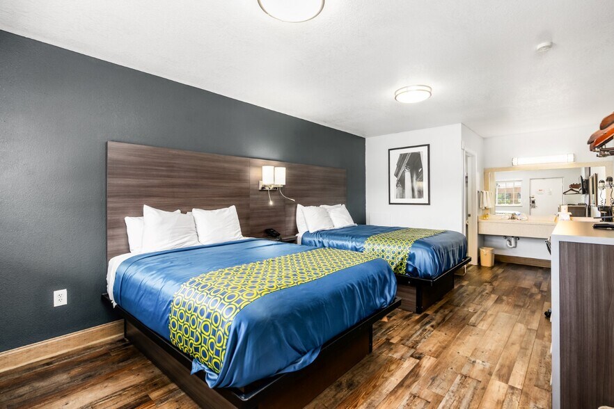 More Photos Of 4029 Marlane Dr, Grove City Hotel For Sale