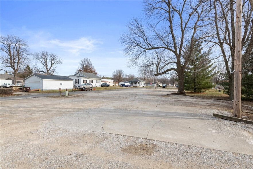 More Photos Of 104 Taylorville Rd, Taylorville Restaurant For Sale