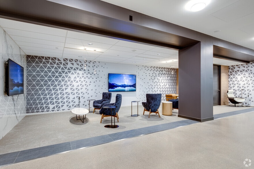 More Photos Of 8400 Normandale Lake Blvd, Bloomington Coworking Space