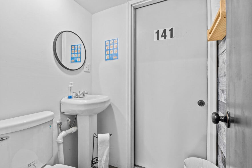 More Photos Of 1415-1419 Leestown Rd, Lexington General Retail For Sale