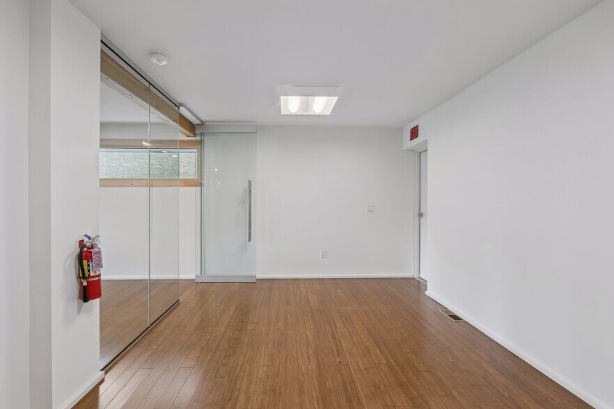 More Photos Of 901 NE 23rd Ave, Saint Anthony Office For Sale