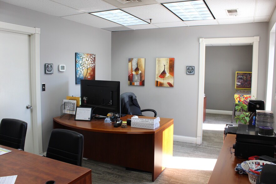 More Photos Of 6820-6848 Washington Ave S, Eden Prairie Showroom For Lease