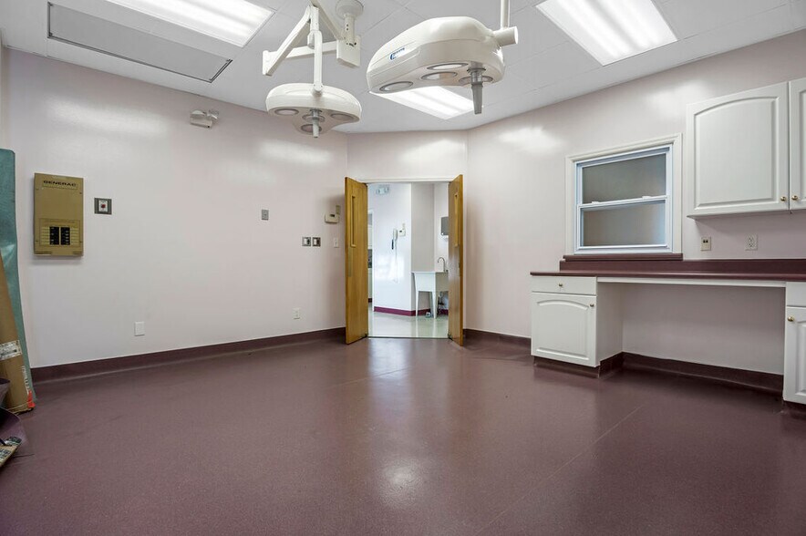 More Photos Of 43 Office Park Dr, Jacksonville Medical For Lease