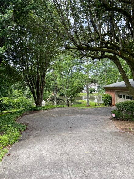 More Photos Of 355 E Crossville Rd, Roswell Office For Sale