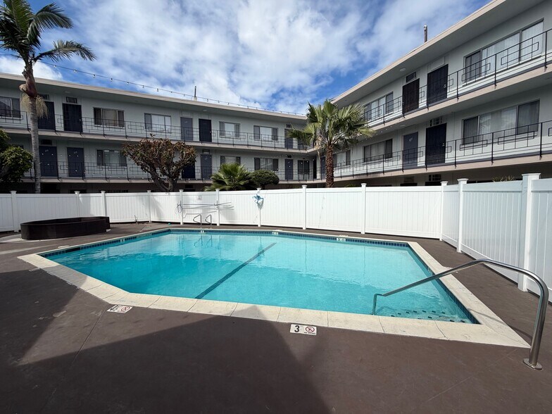 More Photos Of 835 W Rosecrans Ave, Gardena Apartments For Sale